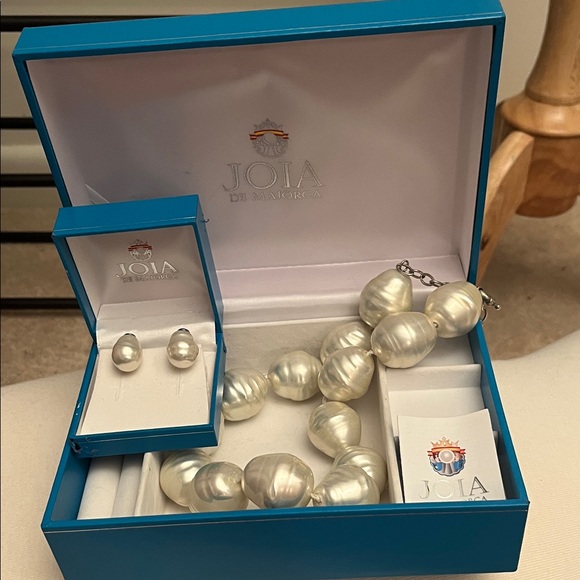 JOIA de Majorca Pearl Necklace and Earring Set - Picture 6 of 6